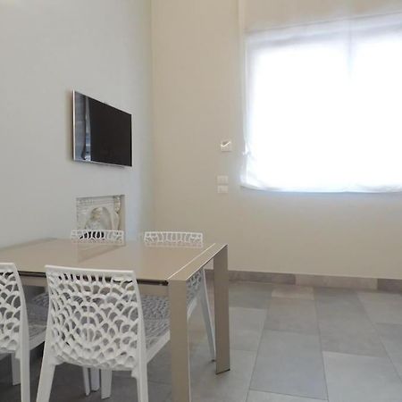 Isola Apartment Pastrengo Milaan Buitenkant foto